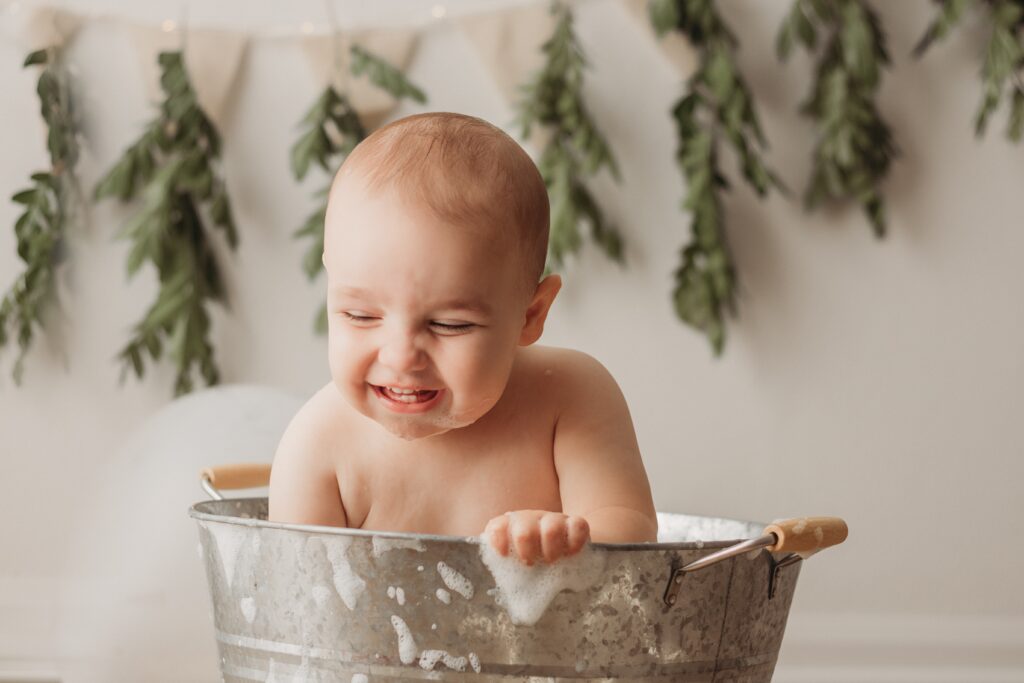 South Gold Coast newborn photographer cake smash