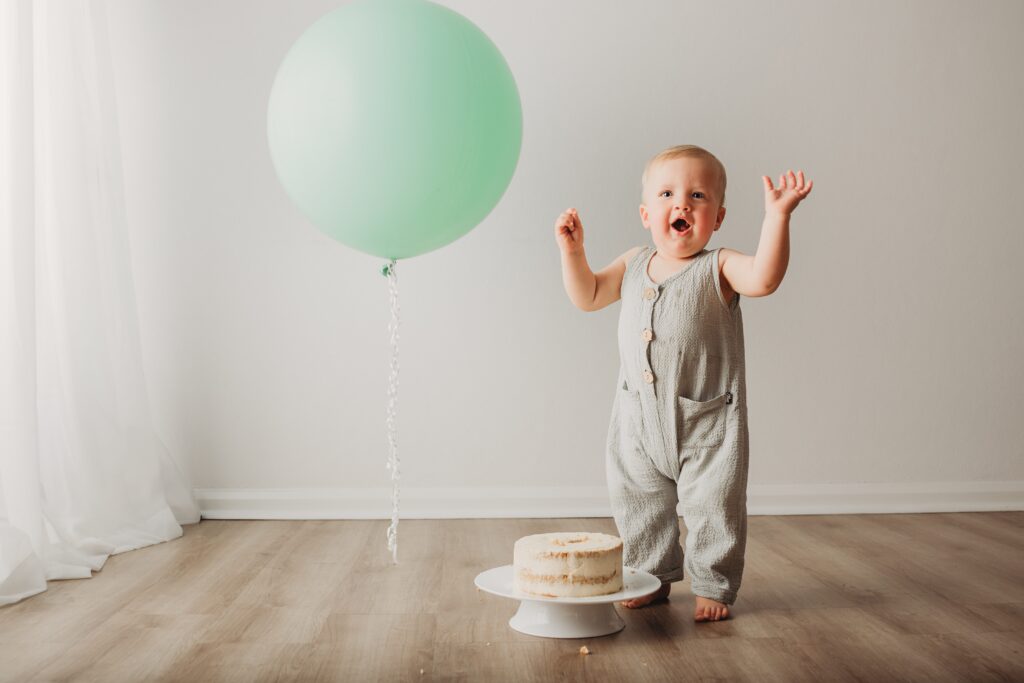 Burleigh Heads Cake Smash Photographer | Alvin's session